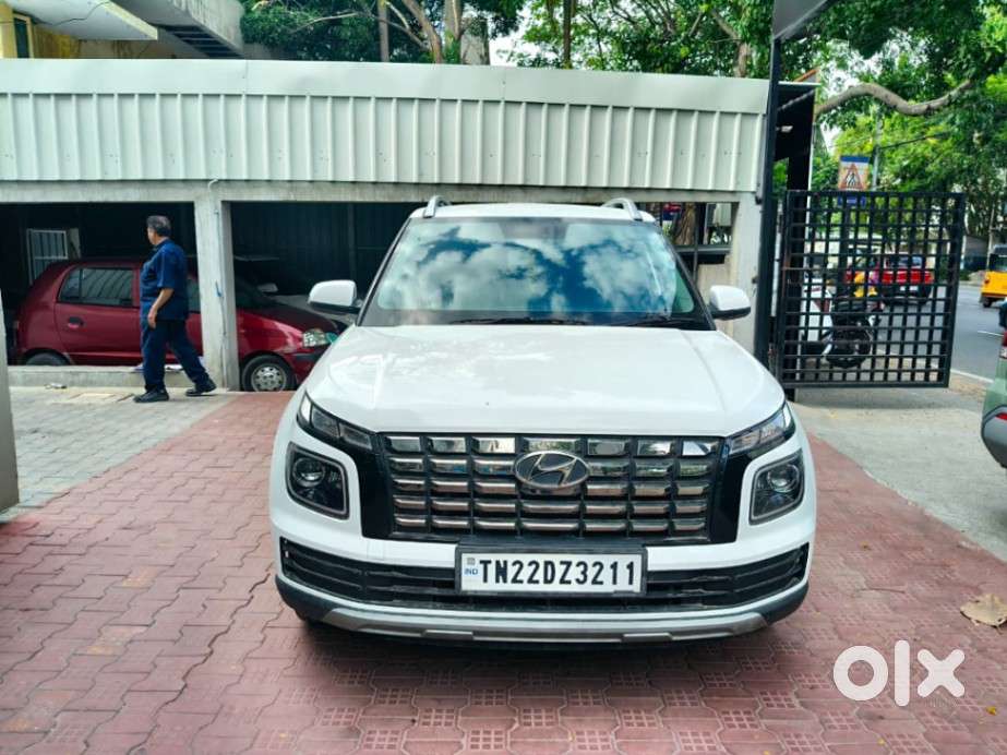 Hyundai Venue S(o) Knight Edition Mt, 2023, Petrol
