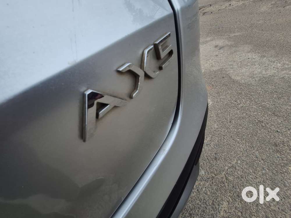Mahindra Xuv700 Ax 5 Petrol Mt Str (e), 2022, Petrol