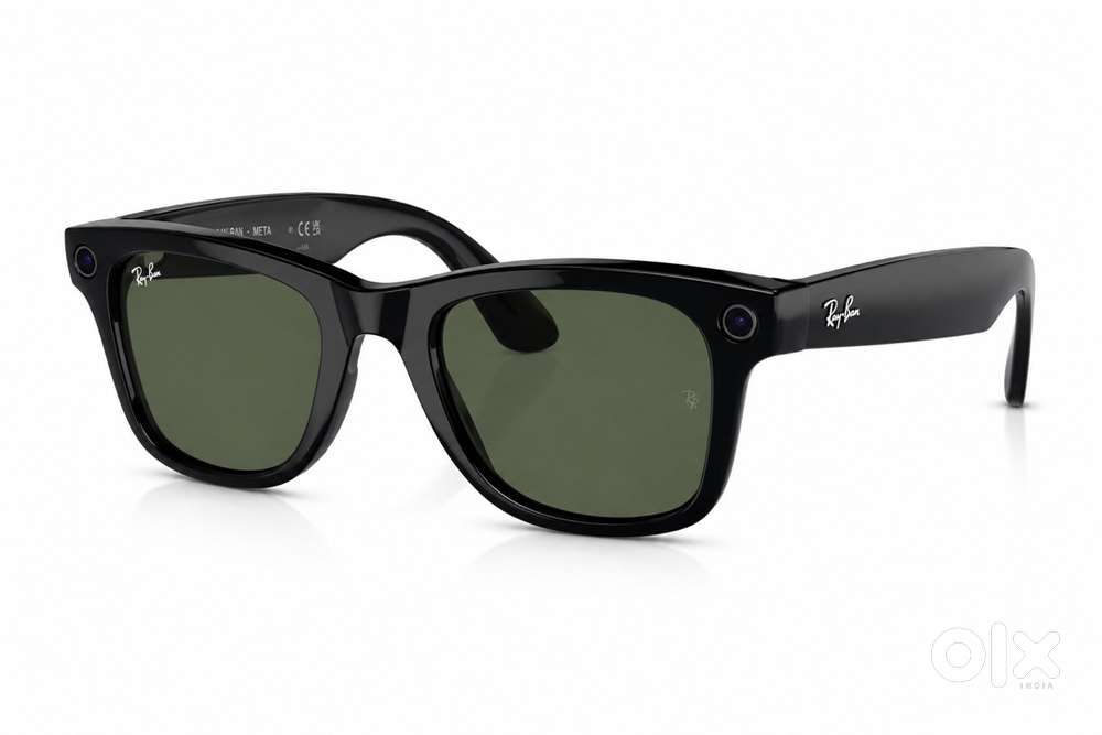 Ray-Ban Meta Smart Glasses – Gen 1, Shiny Black.