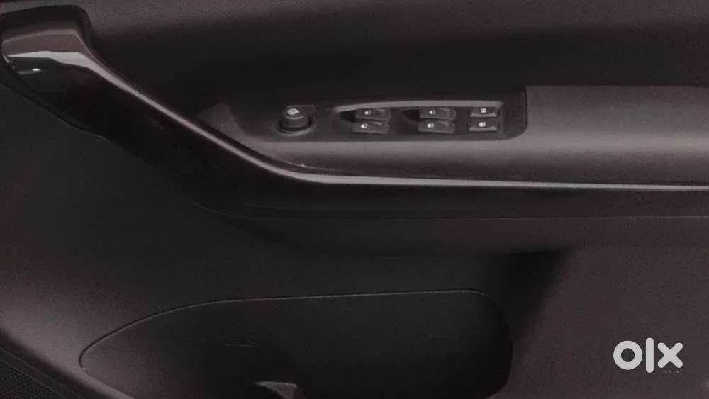 Mahindra Xuv700 2.2 Ax 5 Diesel At Str, 2023, Diesel