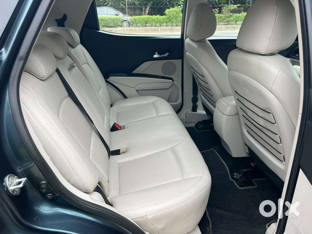 Mahindra Xuv300 W8 (o) 1.5 Diesel Amt, 2022, Diesel
