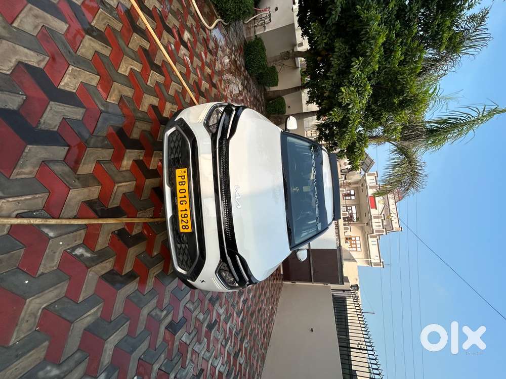 Kia Carens Premium Diesel 2025