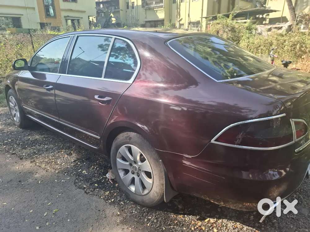 Skoda Superb 2011 Diesel Well Maintained. Sunroof Is Main Attraction