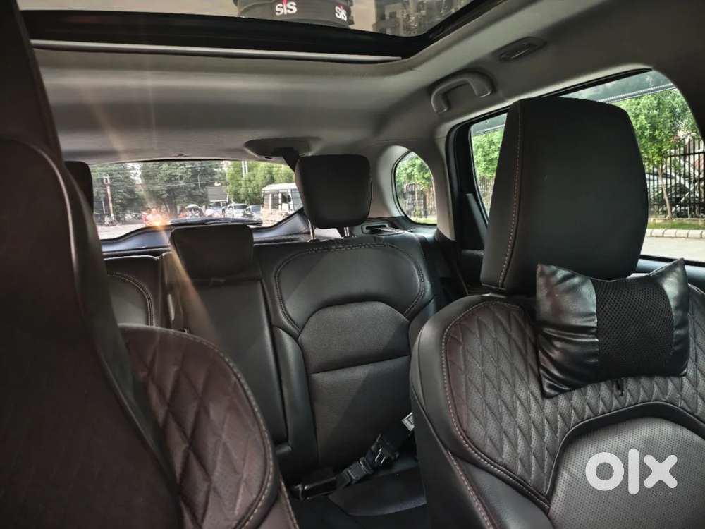 Maruti Suzuki Grand Vitara 1.5 Alpha Plus Intelligent Hybrid Ecvt, 2..