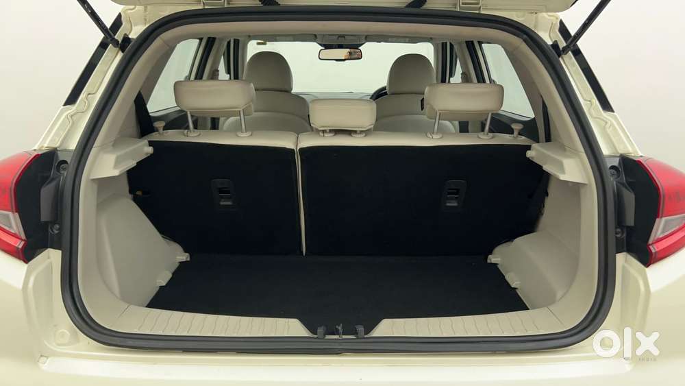 Mahindra Xuv300 W8 (o) 1.5 Diesel Amt, 2023, Diesel