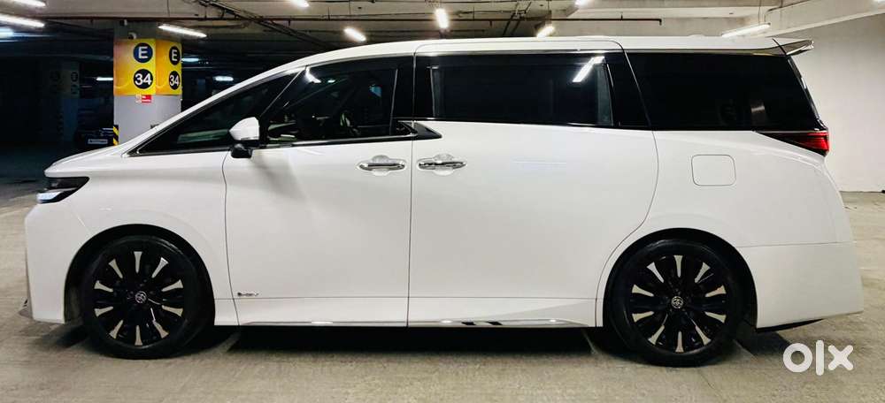 Toyota Vellfire 2.5 Executive Lounge, 2024, Cng & Hybrids