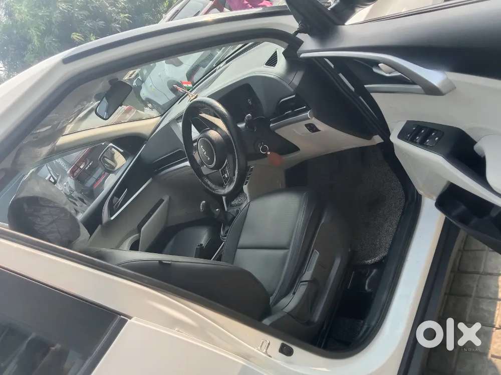 Kia Carens Luxury 7 Str 2024 Car