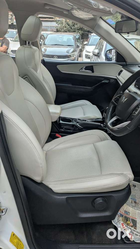 Mahindra Xuv700 2.0 Ax 7 Petrol At Str, 2021, Petrol