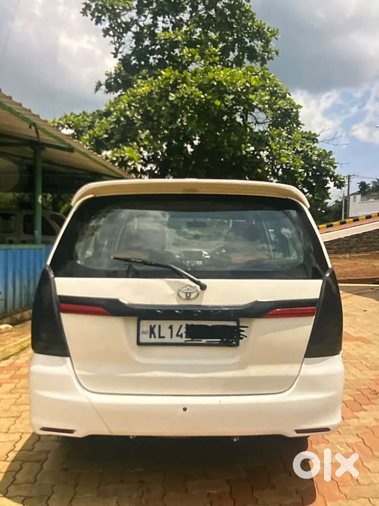 This 2015 Toyota Innova 2.5 E Diesel Vehicle Is A Reliable And Car