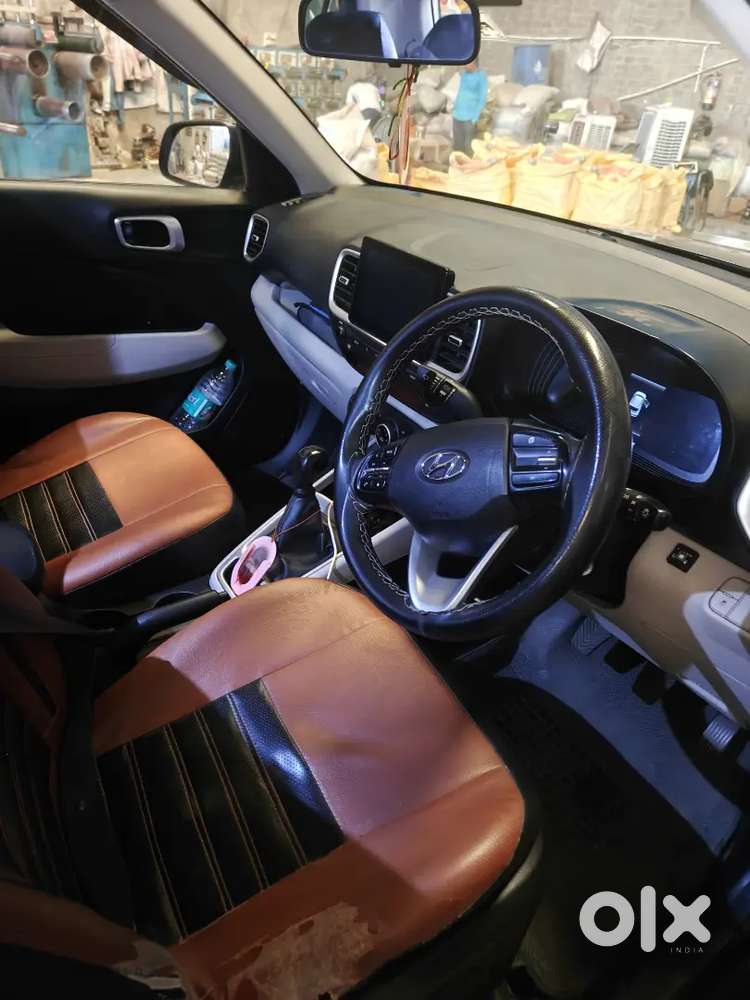 Hyundai Venue 2022 Petrol 34000 Km Driven