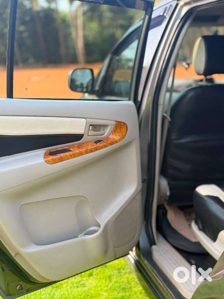 Toyota Innova (2012)