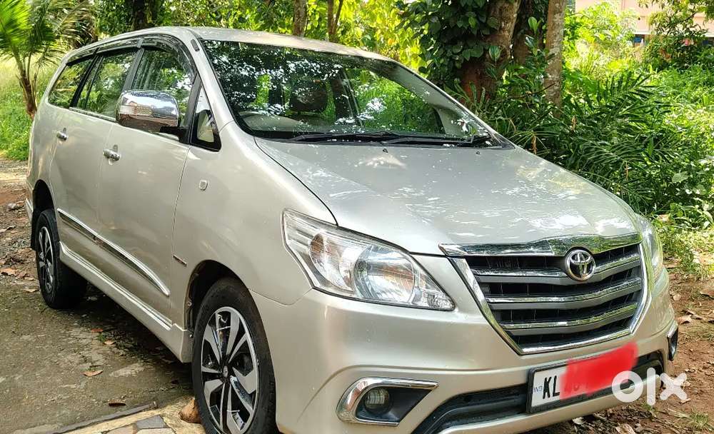 Toyota Innova 2012g