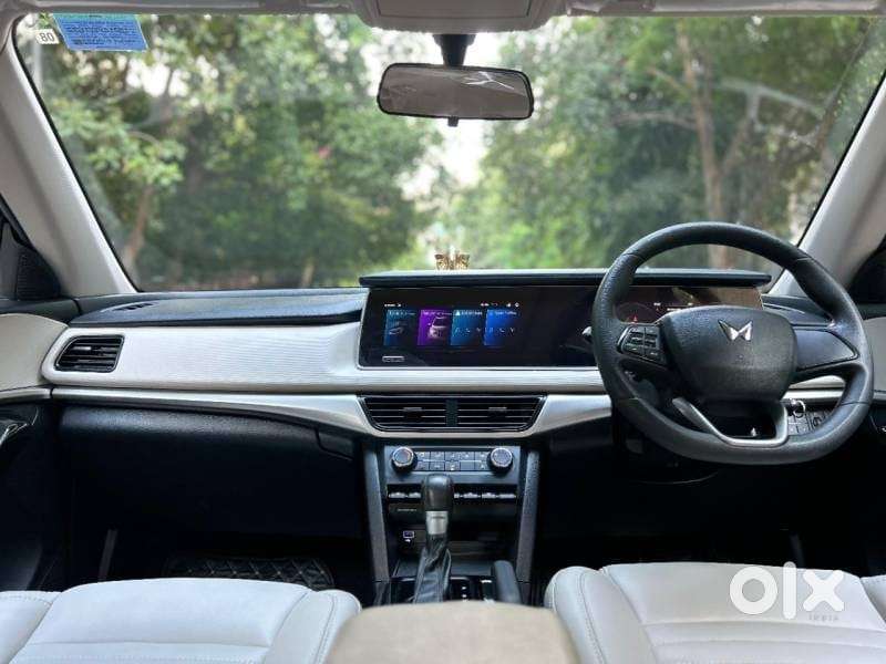 Mahindra Xuv700 2.0 Ax 5 Petrol At Str, 2023, Petrol