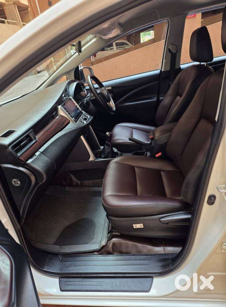 Toyota Innova Crysta [2020-ongoing] 2.4 Gx 7 Str, 2025, Diesel