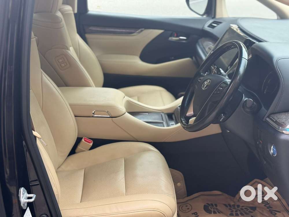Toyota Vellfire 2.5 Executive Lounge, 2019, Petrol