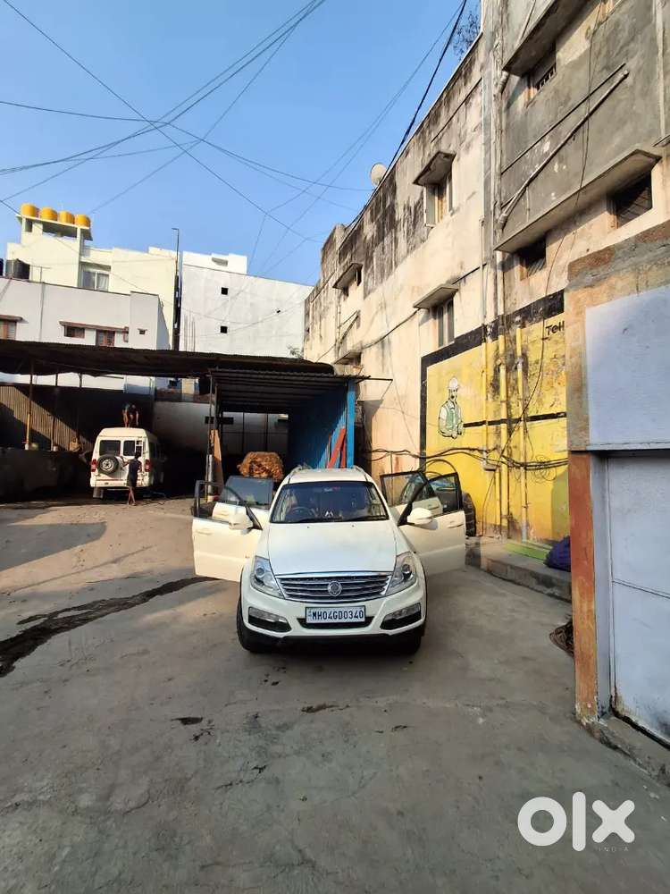 Mahindra Rexton 2013