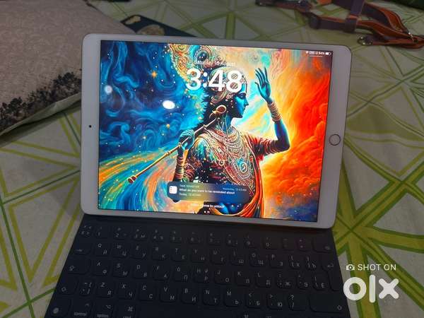 Ipad pro 10.5 inch With Original Folio keypad cover and Apple pencil