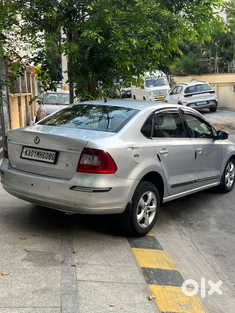 Skoda Rapid Elegance 2012 Topend