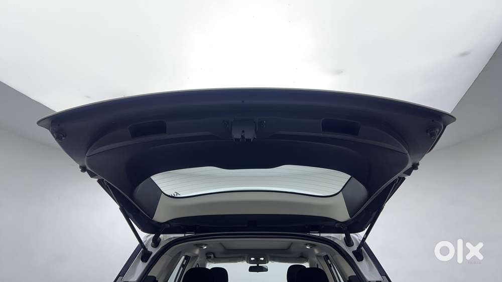 Mahindra Xuv700 2.2 Ax 5 Diesel At Str, 2023, Diesel