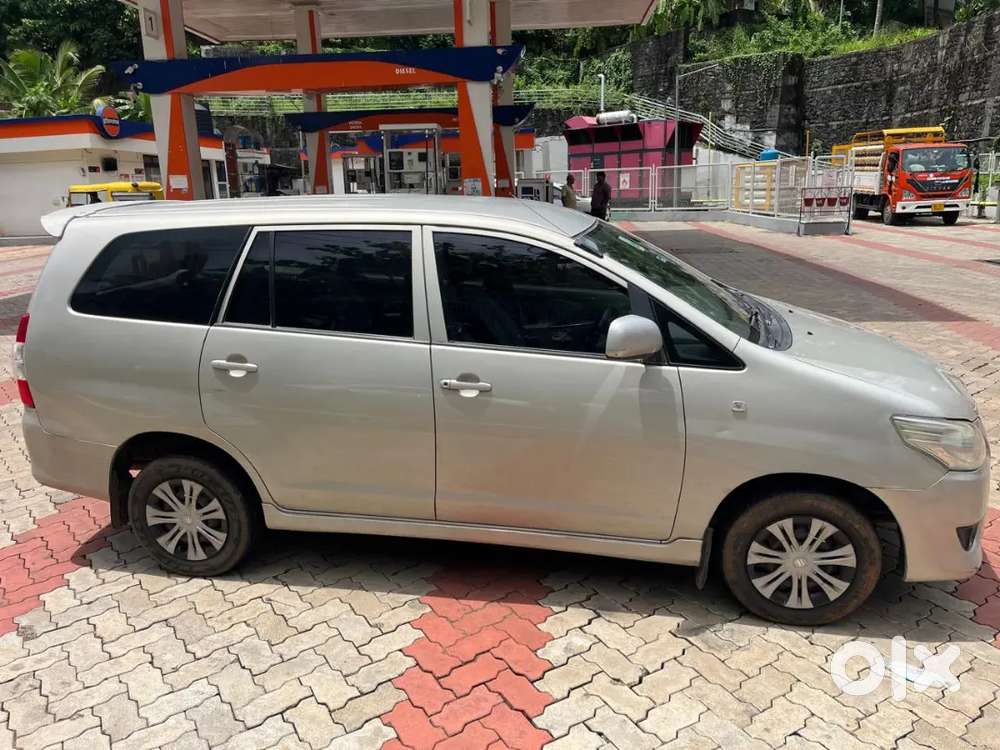 Toyota Innova 2012