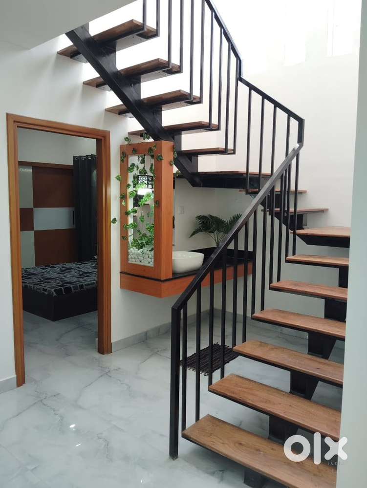 Ready to move in 3 BHK House near Bharatiya Vidya Bhavan,Kulashekaram