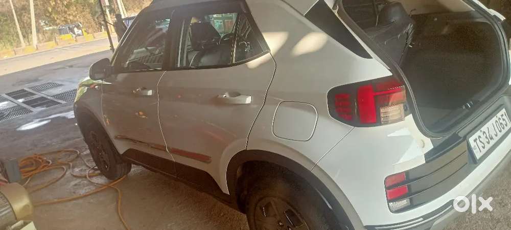 Hyundai Venue 2022 Petrol 52000 Km Driven
