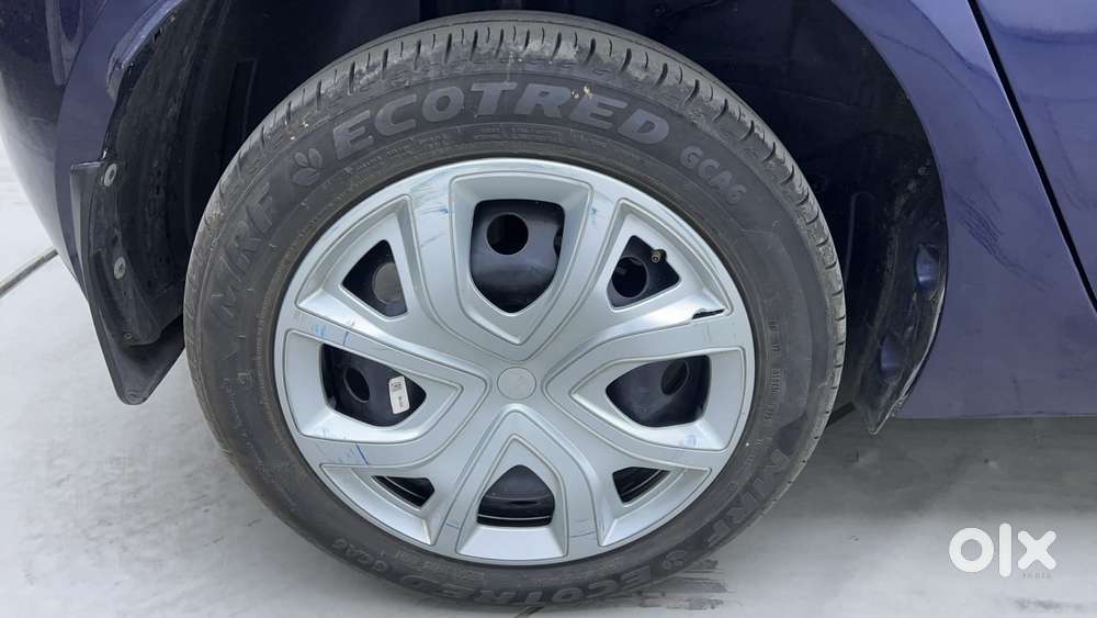 Tata Altroz 1.2 Xm, 2025, Petrol