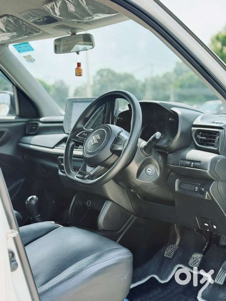 Maruti Suzuki New-gen Swift Vxi, 2025, Petrol