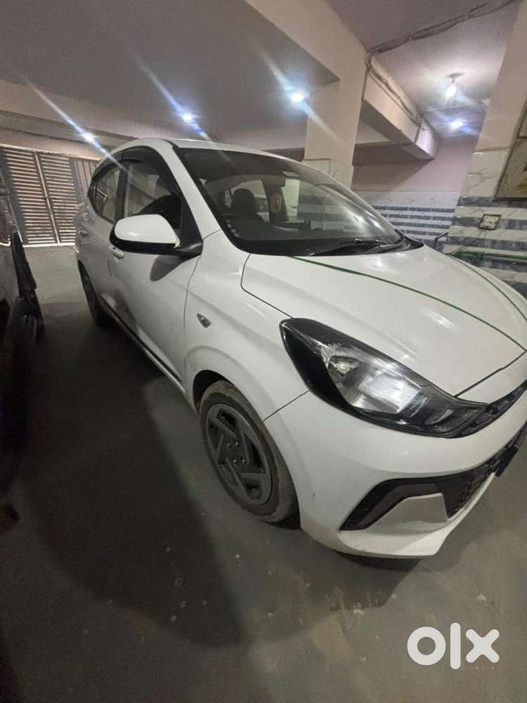 Govt Servents Aura Company Cng