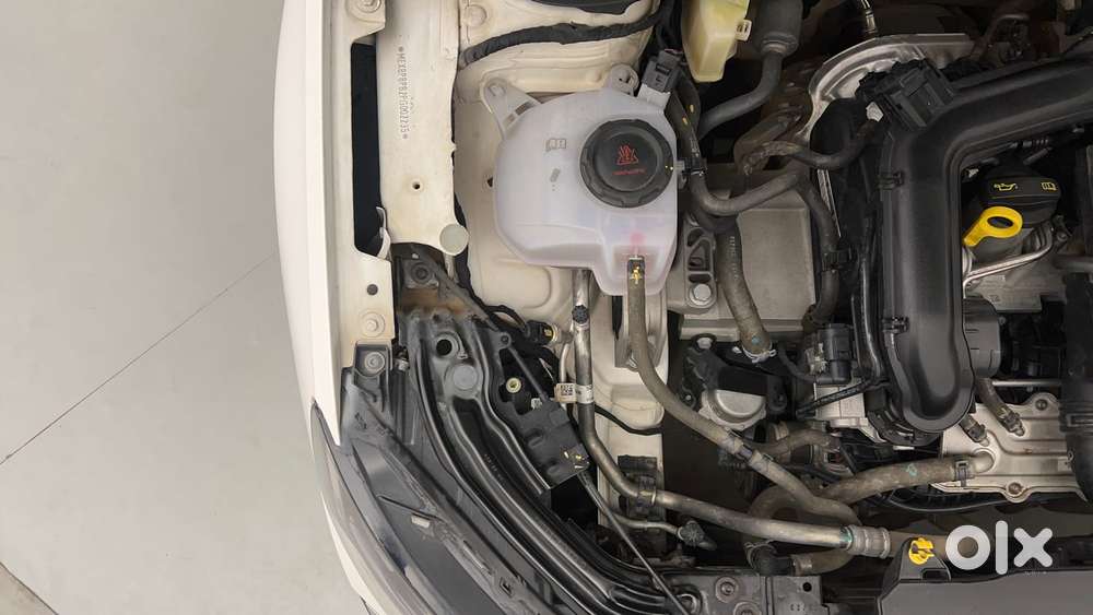 Skoda Slavia Style 1.0l Tsi At, 2023, Petrol