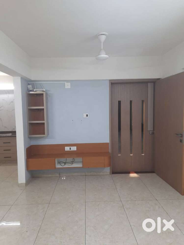 3 BHK HIGH RISE SEMI FURNISHED APARTMENT - For Rent: Houses