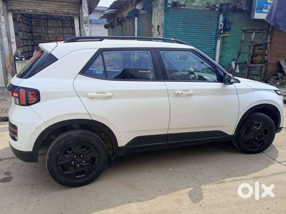 Hyundai Venue Petrol 2025