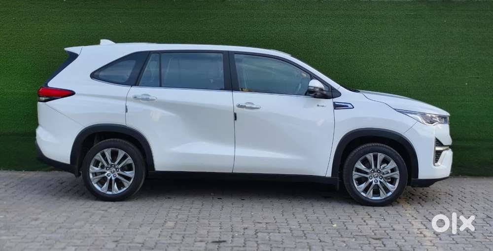 Toyota Innova Hycross 2.0 Zx Hybrid 7 Str, 2025, Petrol