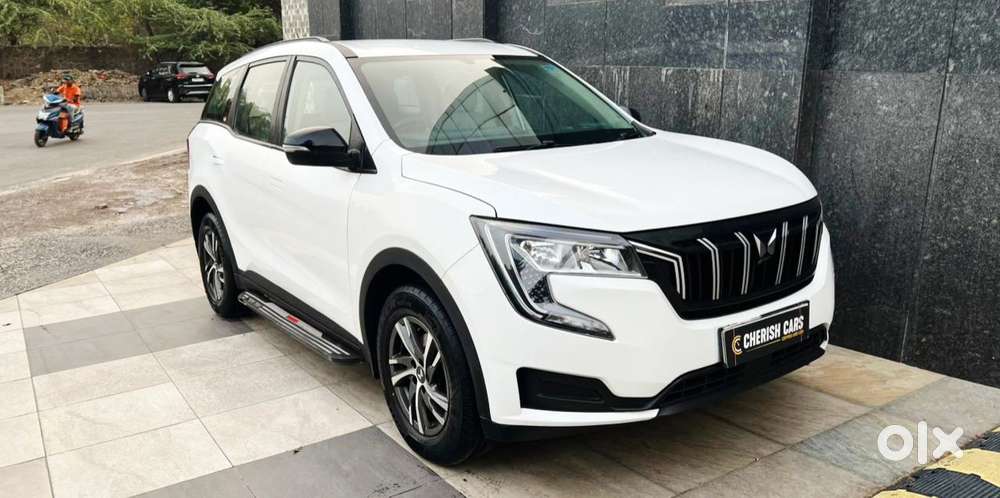Mahindra Xuv700 2.0 Mx Petrol Mt 5 Str, 2023, Petrol