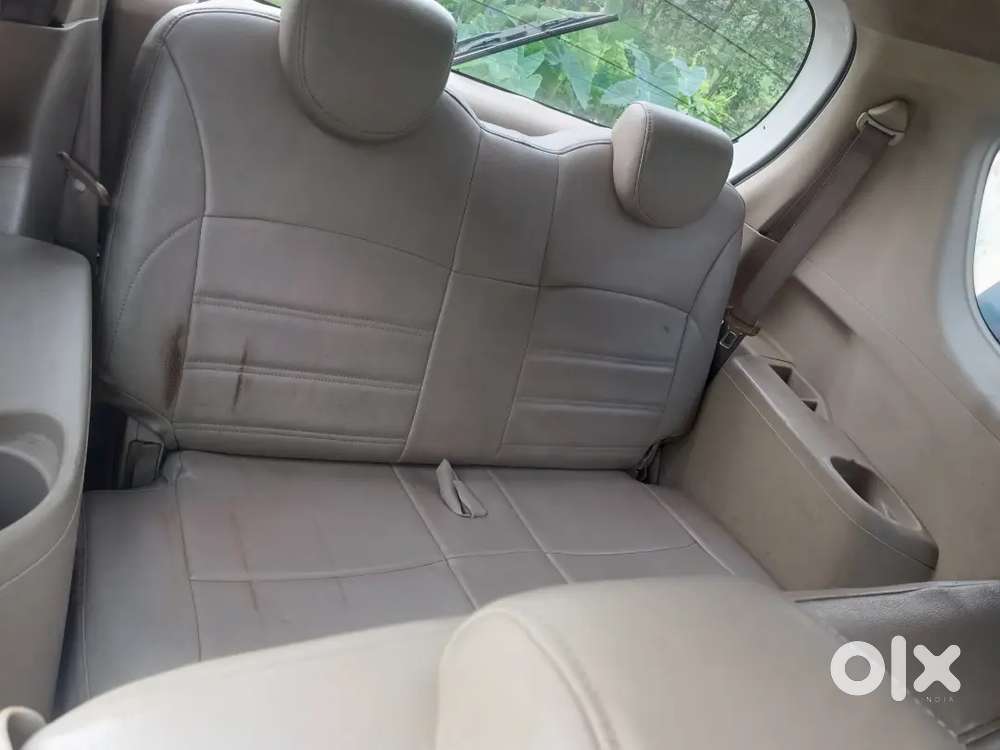 Maruti Suzuki Ertiga 2012