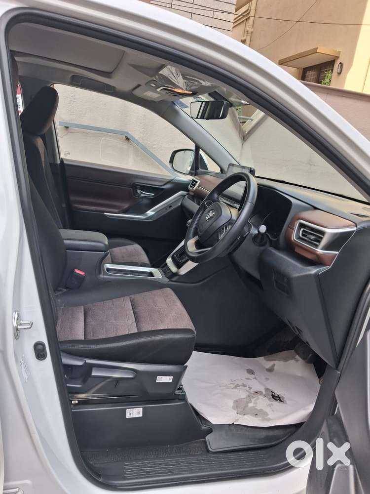 Toyota Innova Hycross 2.0 Vx (o) Hybrid 7 Str, 2024, Petrol