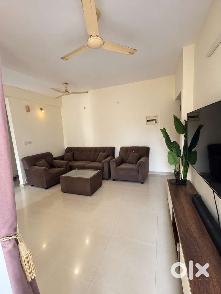 Sofa set for sale 3+1+1 with center table and cushion