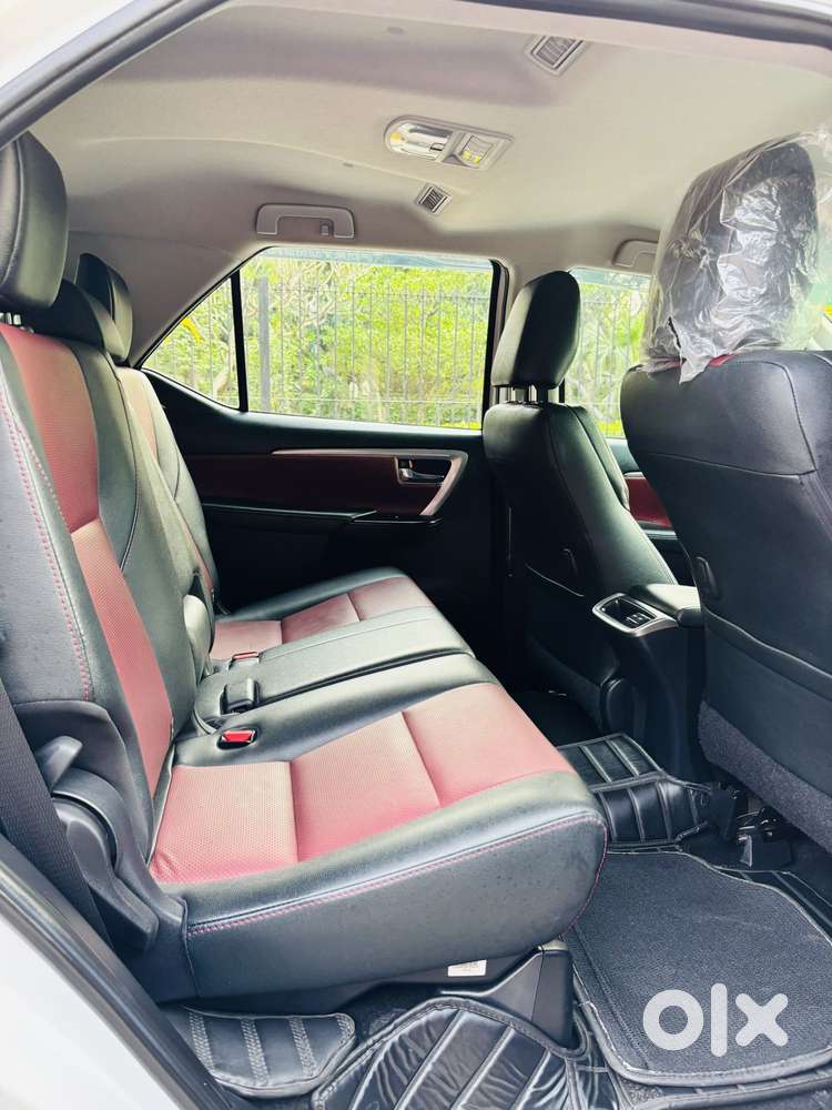 Toyota Fortuner Legender