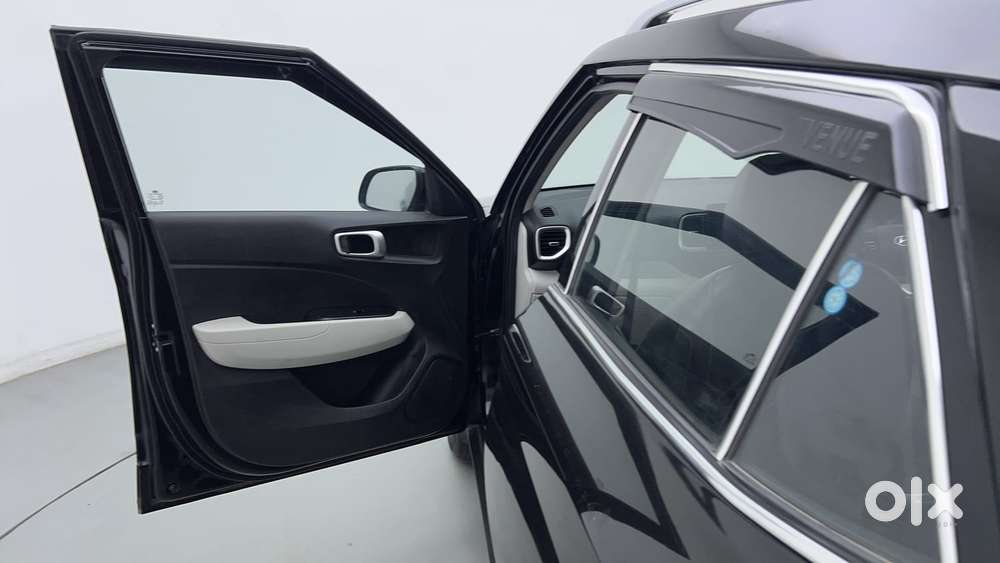 Hyundai Venue 1.2 S (o), 2024, Petrol