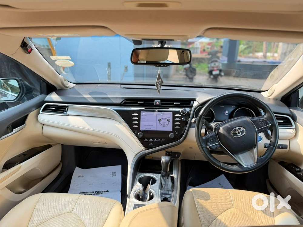 Tayota Camry Hybrid Sunroof