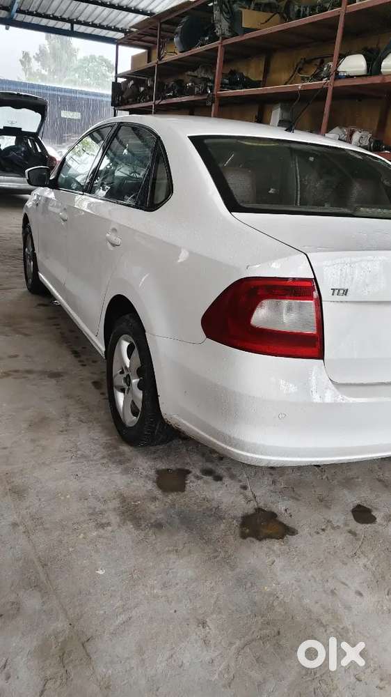 Skoda Rapid 1.6 Elegance 2012