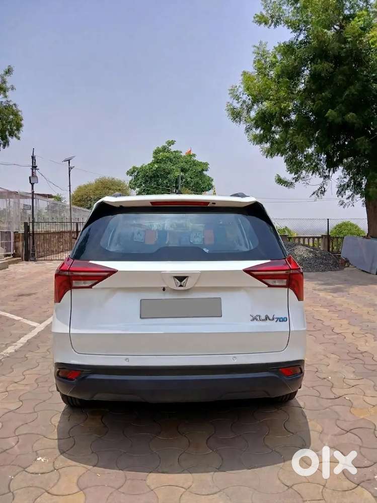 Mahindra Xuv700 Mx Petrol | 5-seater Manual | 25,000 Km | Mint Conditi