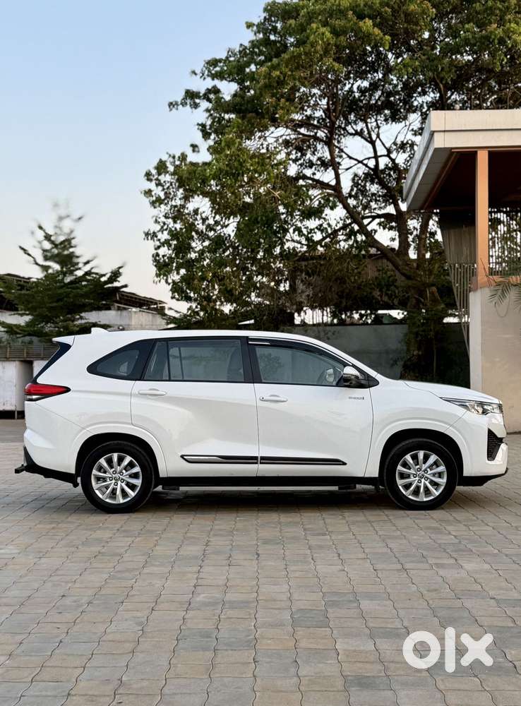 Toyota Innova Hycross 2.0 Vx (o) Hybrid 7 Str, 2024, Petrol