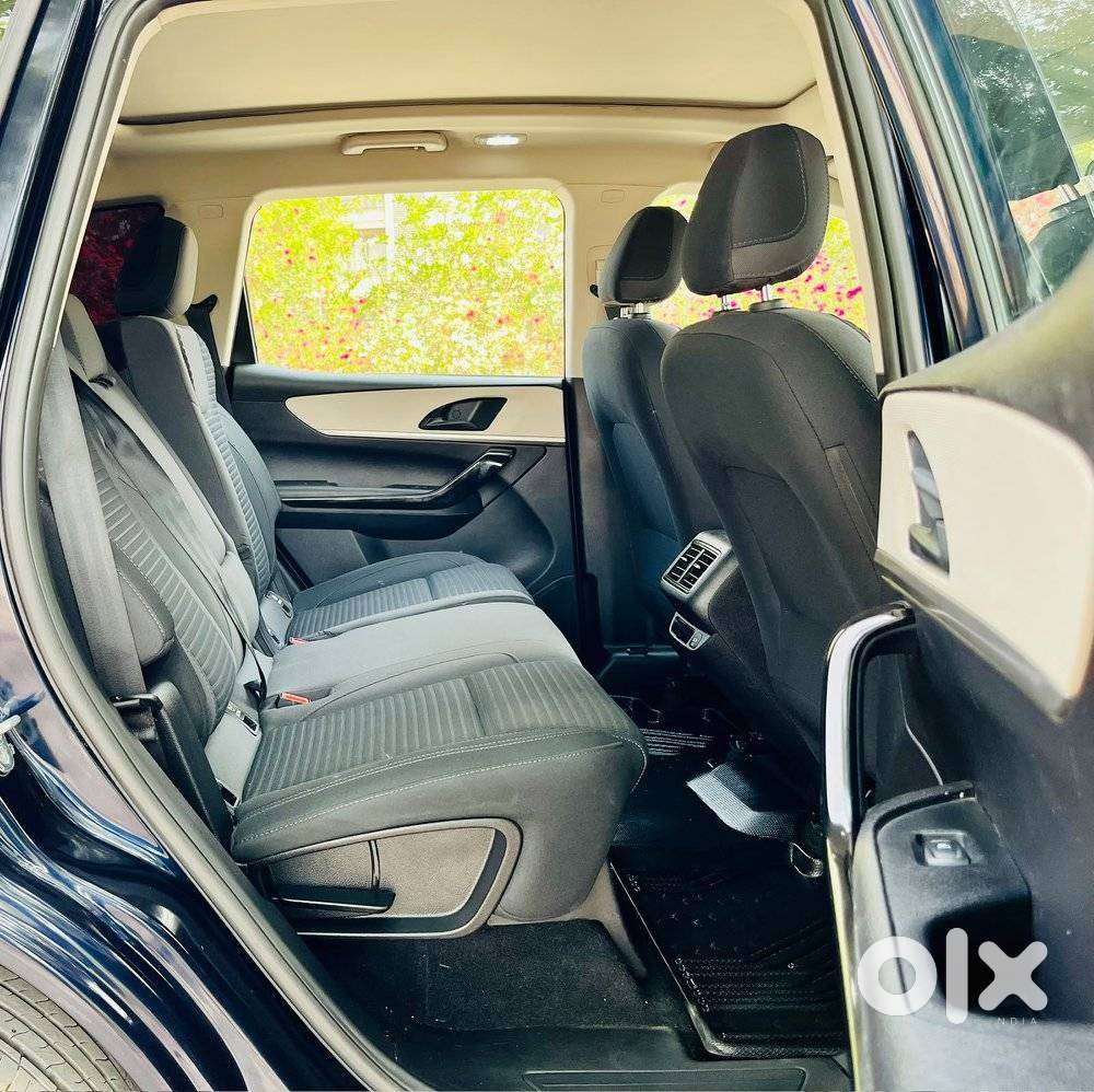 Mahindra Xuv700 2.2 Ax 5 Diesel Mt 7 Str, 2025, Diesel