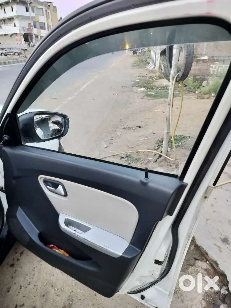 Gadi Bahut Ache Condition Me Hai Koe Kamm Nhi Hai