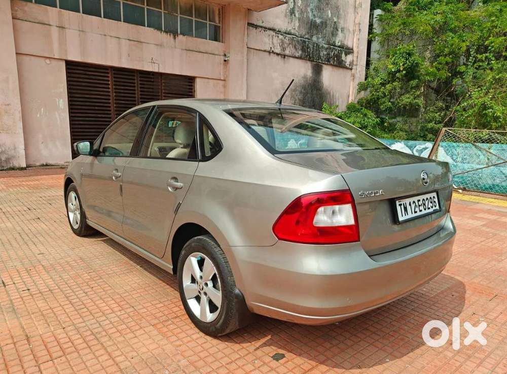 Skoda Rapid Elegance 1.6 Mpfi At, 2015, Petrol