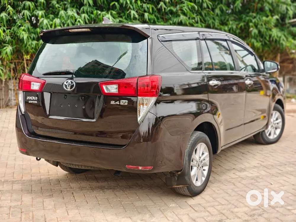 Toyota Innova Crysta 2.4 V Manual 2017