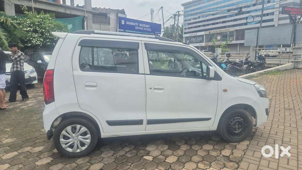 Maruti Suzuki Wagon R Vxi 1.0, 2016, Petrol
