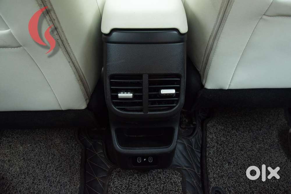 Hyundai Verna Sx (o) 1.5 Vtvt Ivt [2023 - 2026], 2023, Petrol