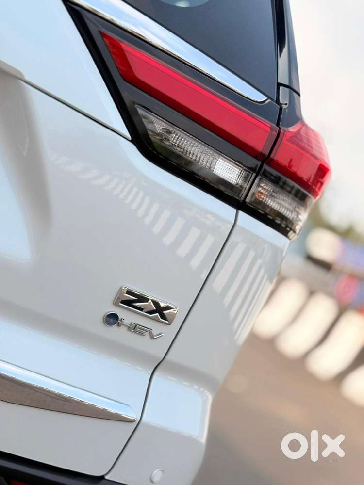 Toyota Innova Hycross 2.0 Zx (o) Hybrid 7 Str, 2025, Petrol